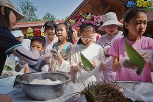 赵继伟晒与易建联合影：祝福联哥未来一切顺利 有机会球场再战